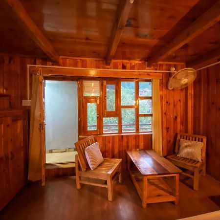 Pine Tower Inn Маналі Екстер'єр фото