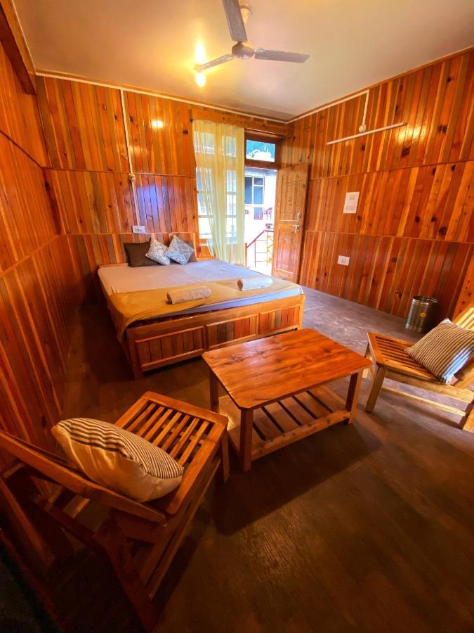 Pine Tower Inn Маналі Екстер'єр фото