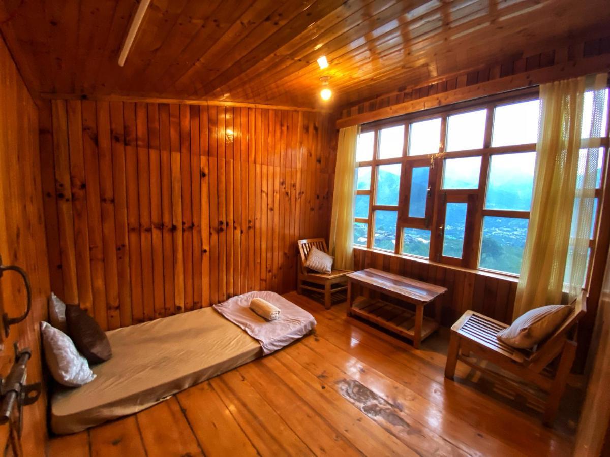 Pine Tower Inn Маналі Екстер'єр фото